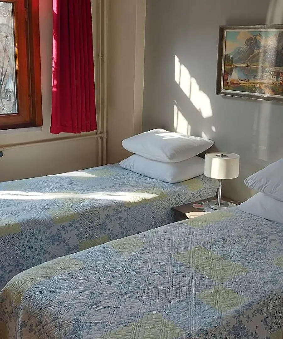 Berk Guest House - Grandma'S House Istanbul Turkey